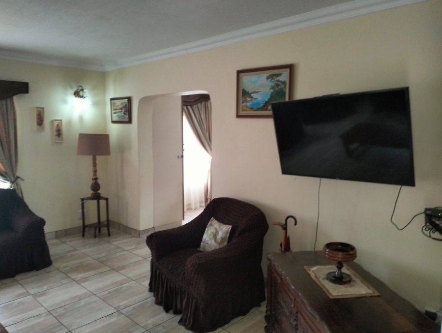 To Let 3 Bedroom Property for Rent in Fraaiuitsig Western Cape